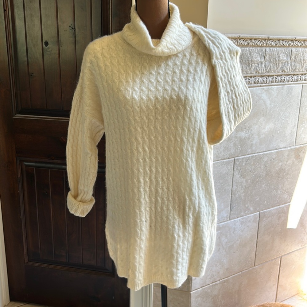 Wainscott Vintage Sz L Cream Angora and Lambswool Sweater.